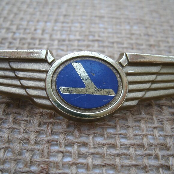 Vintage Plastic Eastern Airlines Souvenir Jr. Pilot Wings Pin - Picture 3 of 10